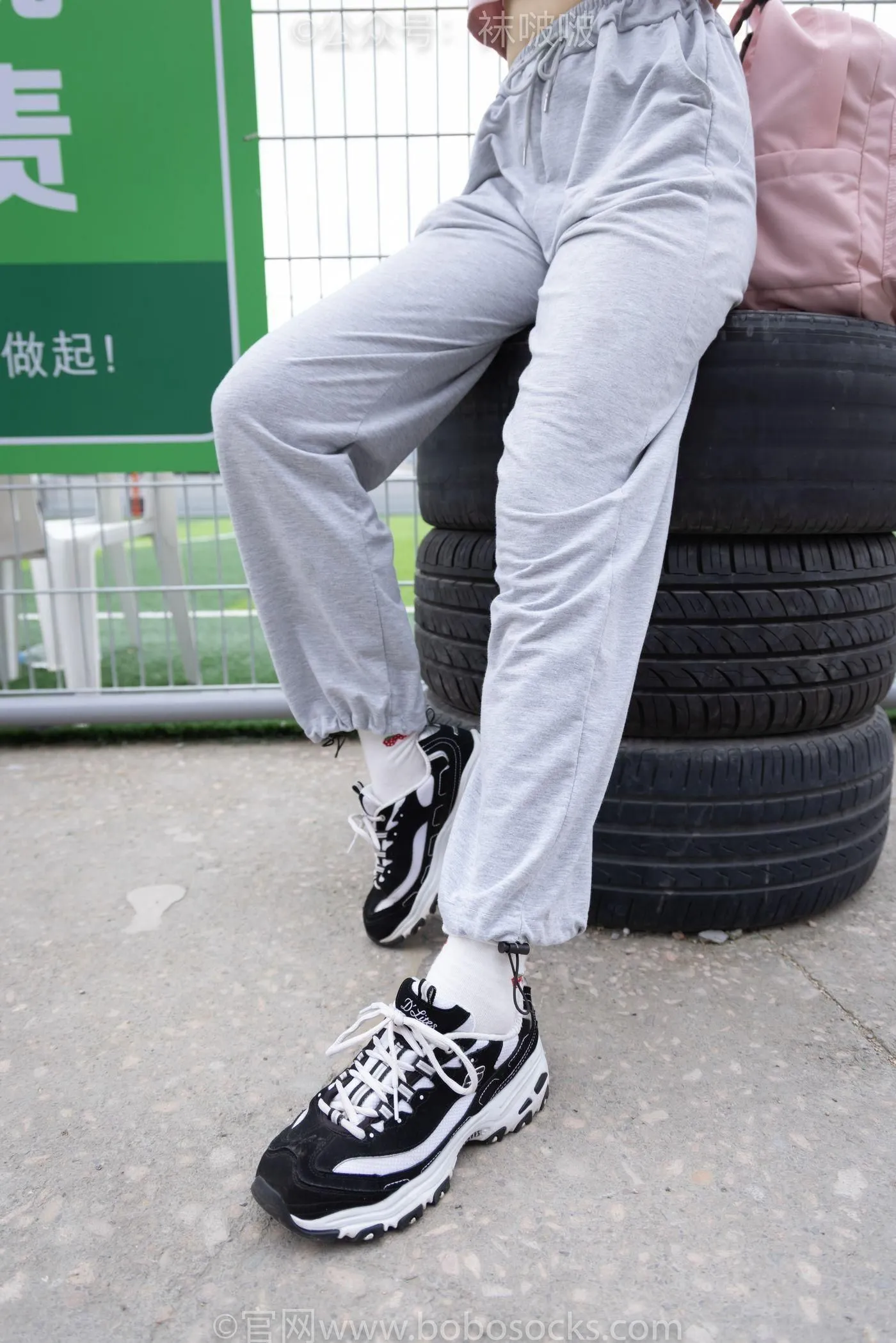 [BoBoSocks袜啵啵]NO.016 熊熊-斯凯奇运动鞋、棉袜（踩脏）、裸足 [147P]插图4